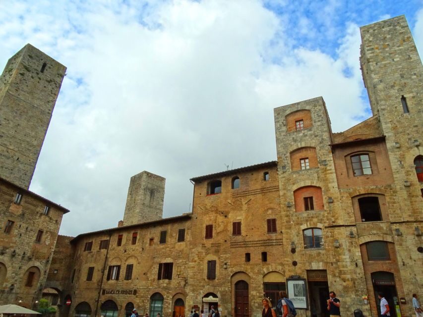 San Gimignano private guide: Manhattan of the Middle Ages - San Gimignano Cathedral: Romanesque outside, surprises inside