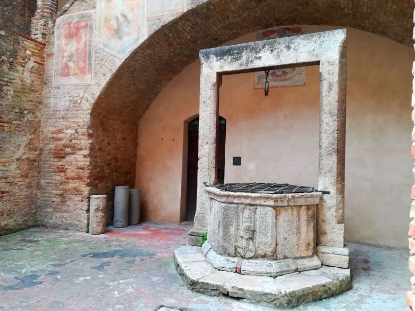San Gimignano private guide: Manhattan of the Middle Ages - A taste of San Gimignano: Santa Fina ice cream and optional local sips