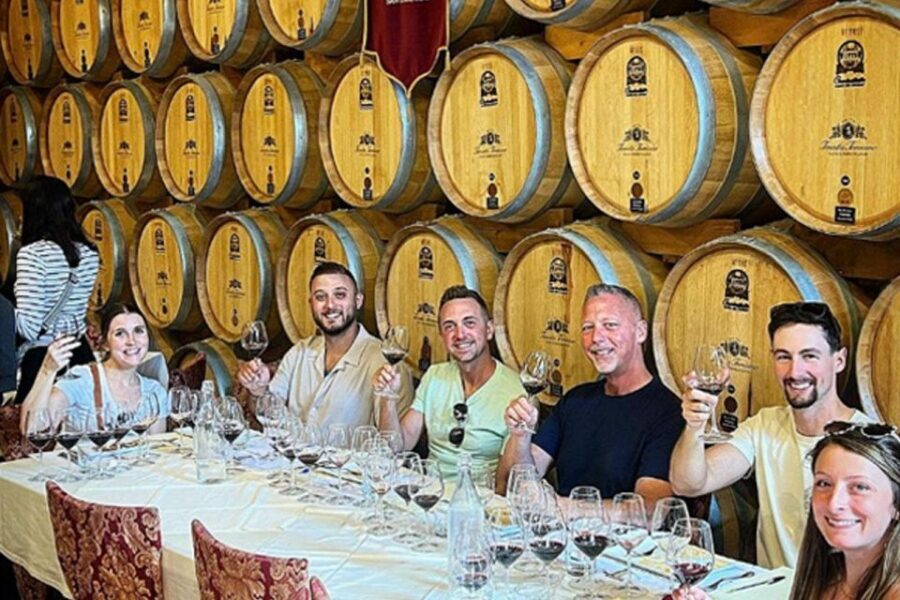 San Gimignano Wine Tasting and Class in Winery for Beginners - Your 60-minute tasting menu: wines, olive oil, balsamic