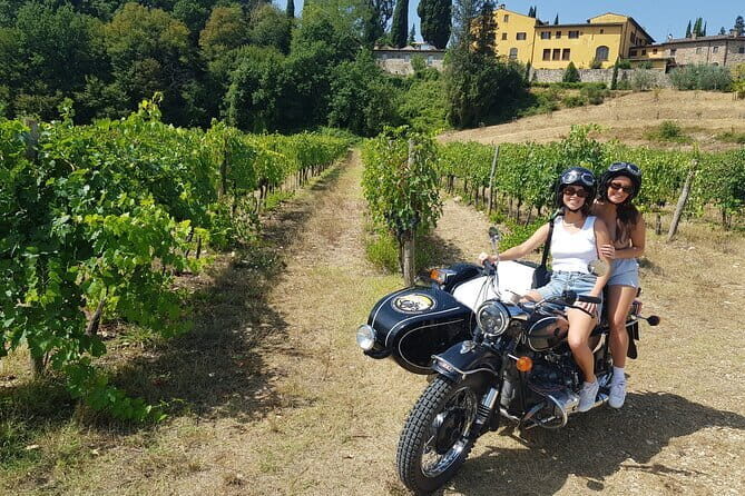Sidecar tour in Florence and Chianti with wine tasting and lunch - Oltrarno and Piazzale Michelangelo: City Stories with a View