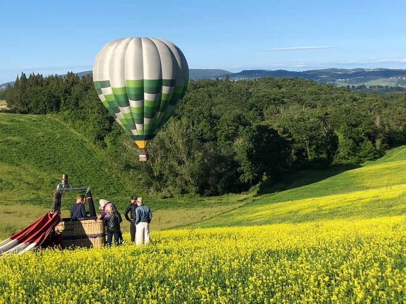 Siena: Balloon Flight Over Tuscany with a Glass of Wine - From Meeting Point to Basket: What Happens Before You Lift Off