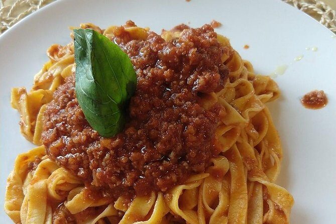 Siena: Small Group Cooking Class in Chianti Farmhouse - What you cook: ravioli, pasta, bruschetta, and tiramisu