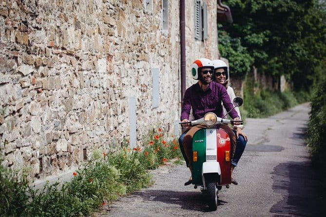 Sightseeing Tuscany by touring bike - 1 day rental - Bike setup for a smooth ride: panniers, spare kit, phone holder