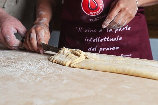 Small Group Pasta Making Class Wine Tasting in a Tuscan Castle - Small group size: the part you feel more than you measure