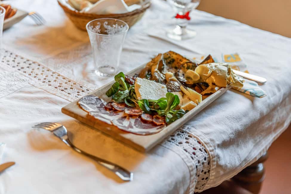 Tuscan Lunch & Winery Tour with Tasting in San Gimignano - Menu Rhythm: How the Courses Pair with the Wine