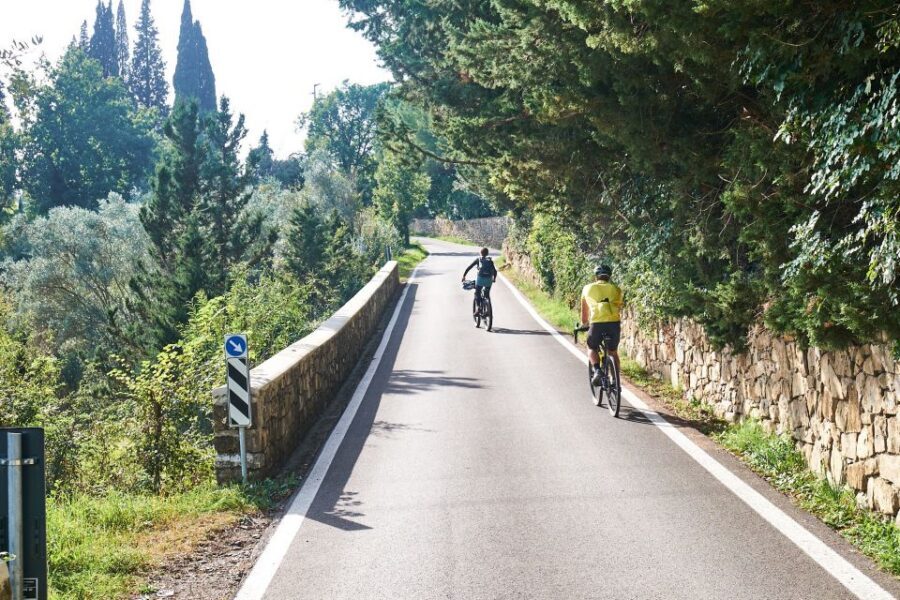Tuscany Hills Bike Tour with Lunch at farm and Wine Tasting - Stop by stop: how the day moves