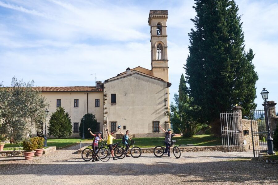 Tuscany Hills Bike Tour with Lunch at farm and Wine Tasting - Practical tips that make the day easier