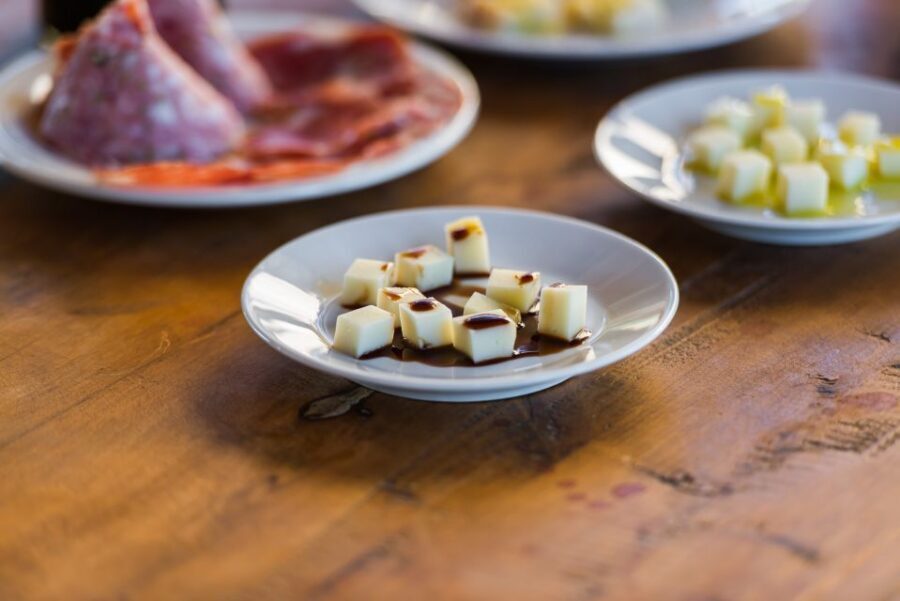 Tuscany: Leonardo da Vinci – Oil and Wine Discovery Tour - Olive Oil Tasting at a Typical Tuscan Restaurant: Learn What Makes It Taste Like Tuscany