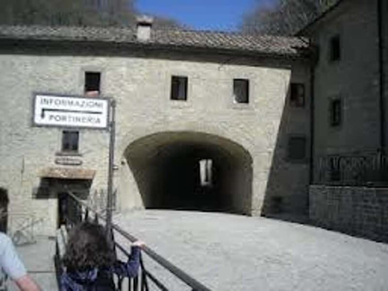 Tuscany: Sanctuary of La Verna Day Tour Private Tour - La Verna at Chiusi della Verna: why this sanctuary matters