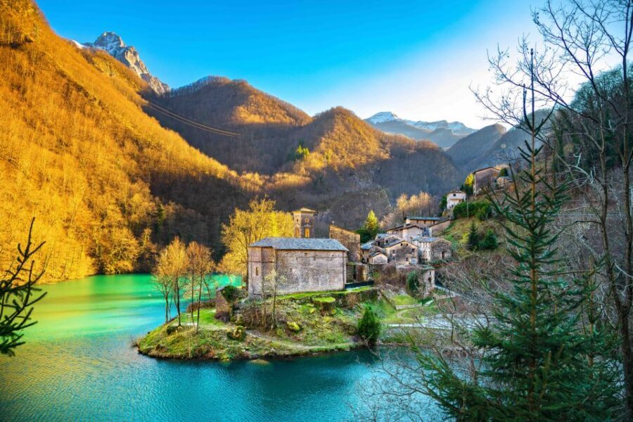 Tuscany: Self-Guided Video Tour with World's Top Experts - Your practical kit: headphones, charged phone, power bank, and the 5G/LTE rule