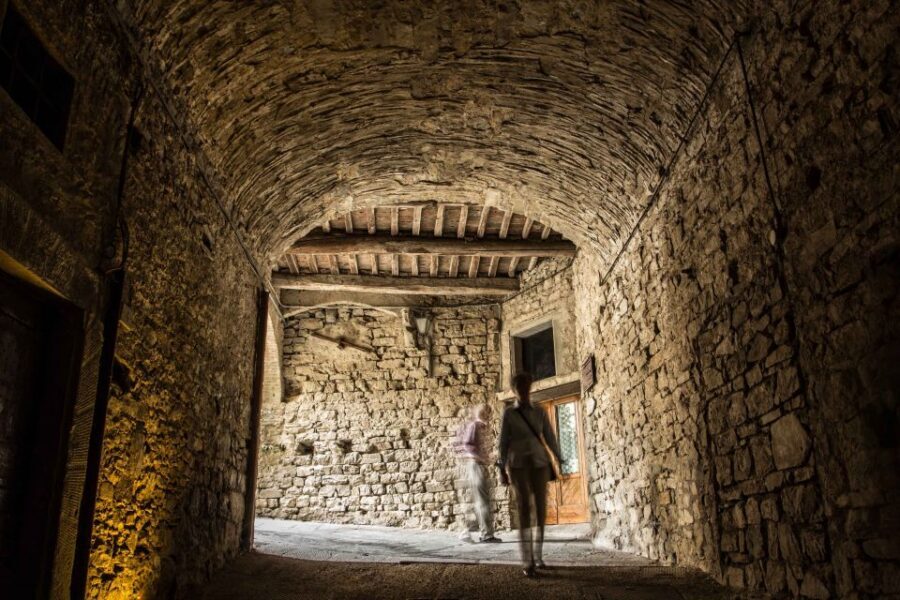 Tuscany: Self-Guided Video Tour with World's Top Experts - Chianti valleys and lesser-known stops: Monteriggioni to Pitigliano