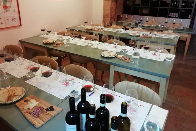 Wine Class - Tuscan Classics - Why a Tuscan wine class fits perfectly into a Siena day