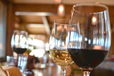 Wine Tasting in Historic Open-Lounge room - What the wine tasting actually includes (and what it doesn’t)