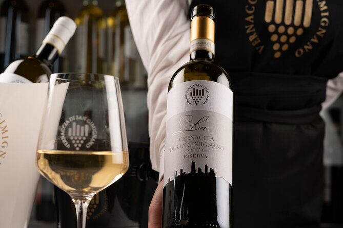 Wine tasting in San Gimignano - The wine lineup: Vernaccia tastings that compare vintage and style