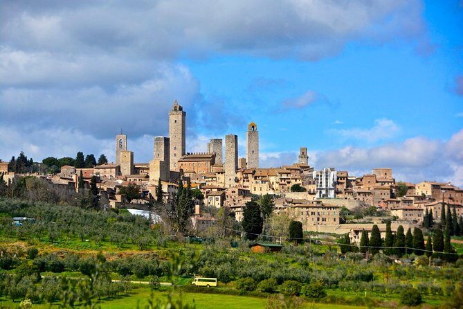 Wine Tasting & Tuscany Countryside, San Gimignano & Volterra - Getting started at Livorno: the meeting point and the time pressure